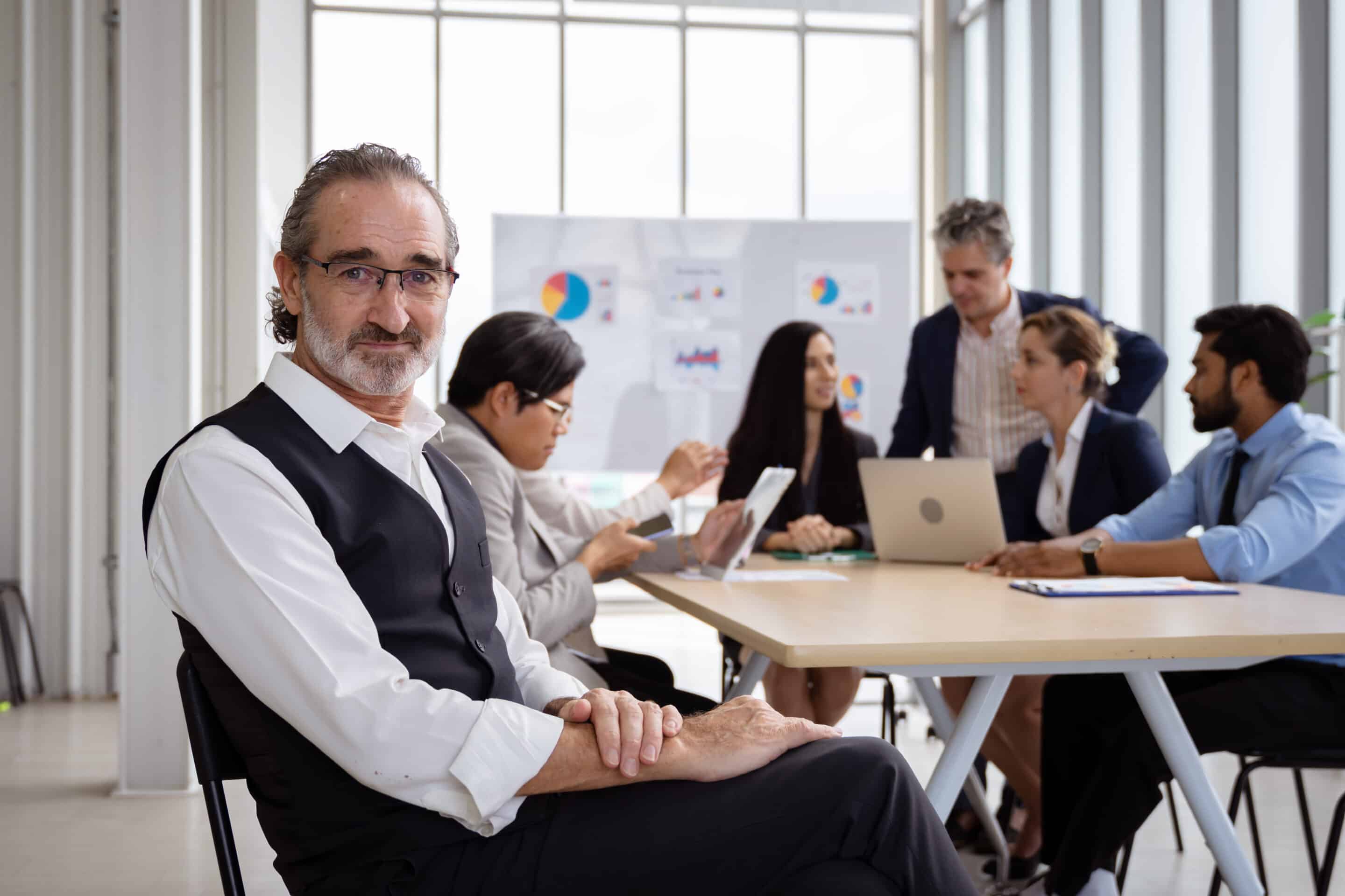 Équipe en réunion collaborative
